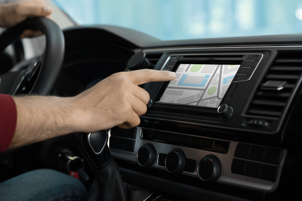 カーナビの種類とは?本体の型から記録媒体まで徹底解説