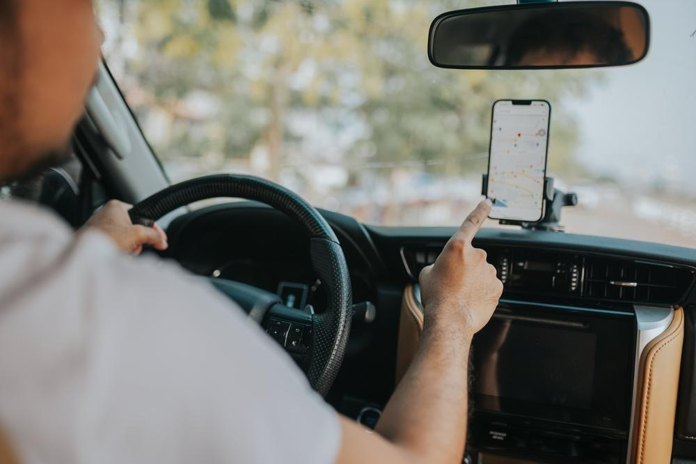 カーナビとスマホを接続する方法とは。Bluetoothを使った方法を中心に解説