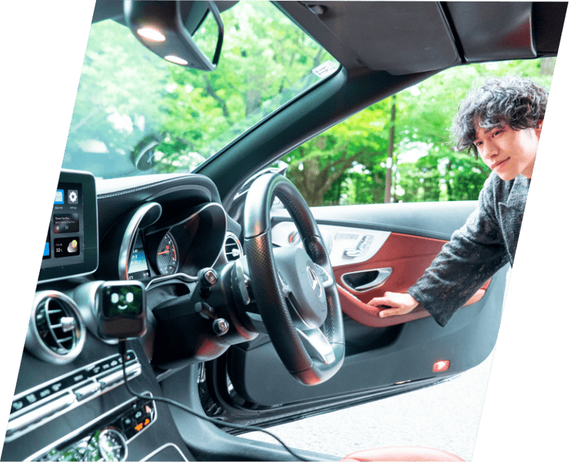 車内での操作シーン