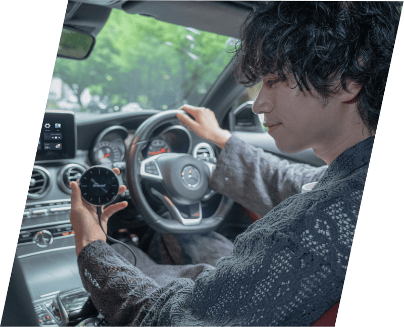 車内での操作シーン