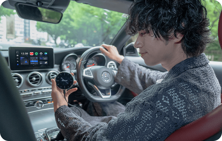 運転中の男性とダッシュボード