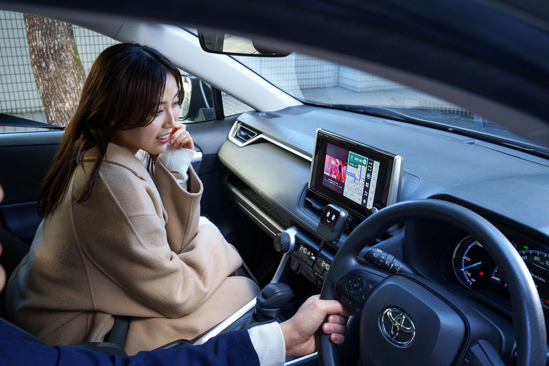 車内でOttoDrive OSを使用する様子