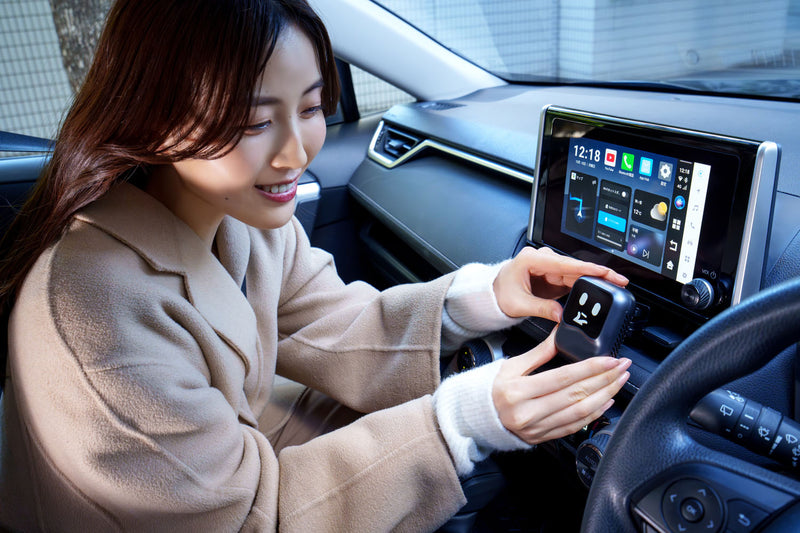 車内ダッシュボードに設置されたNano AIデバイス