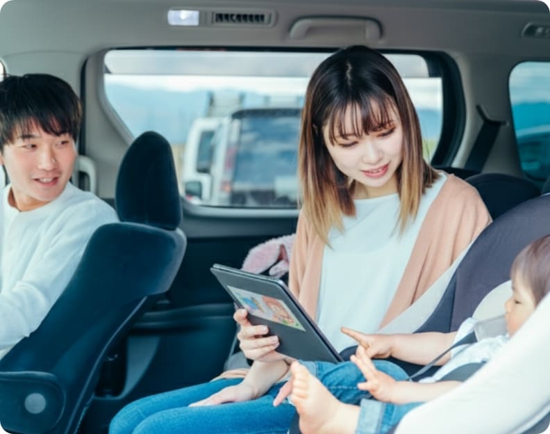後部座席でのタブレット使用