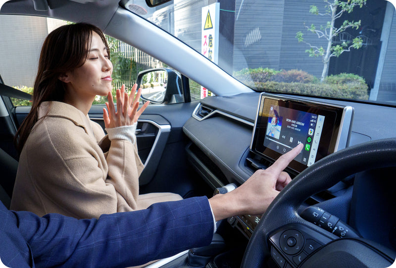 Car TV Mate MAX製品と車内使用イメージ