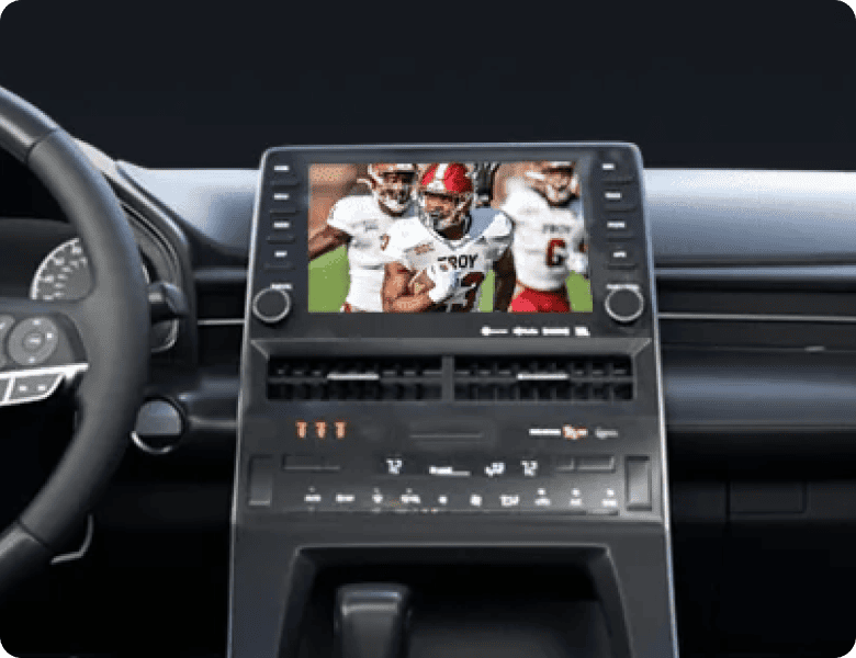 YouTubeを再生している車内ディスプレイ