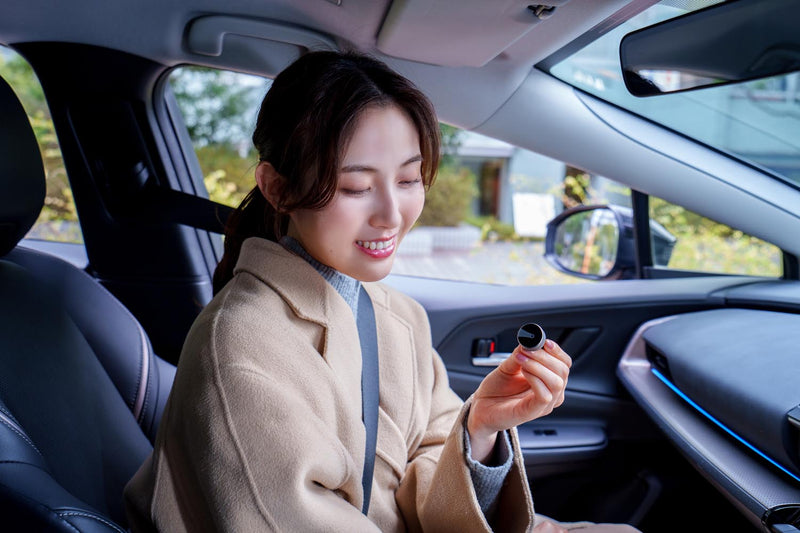 Car TV Mate MAX製品と車内使用イメージ