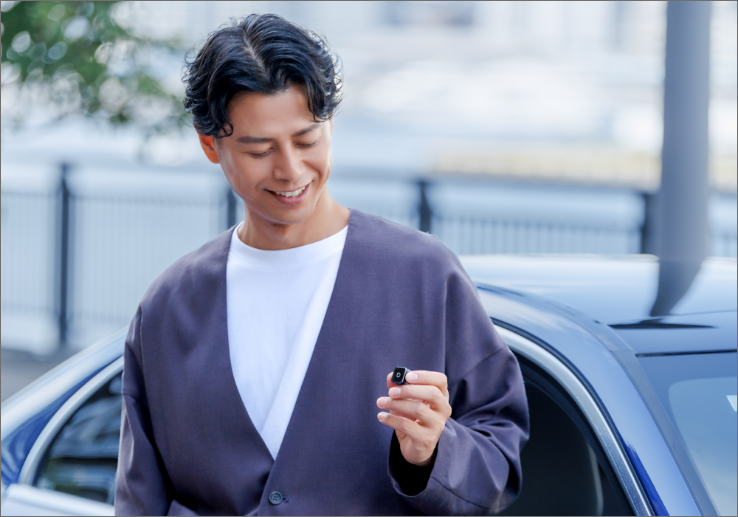 Car TV Mate MAX製品と車内使用イメージ