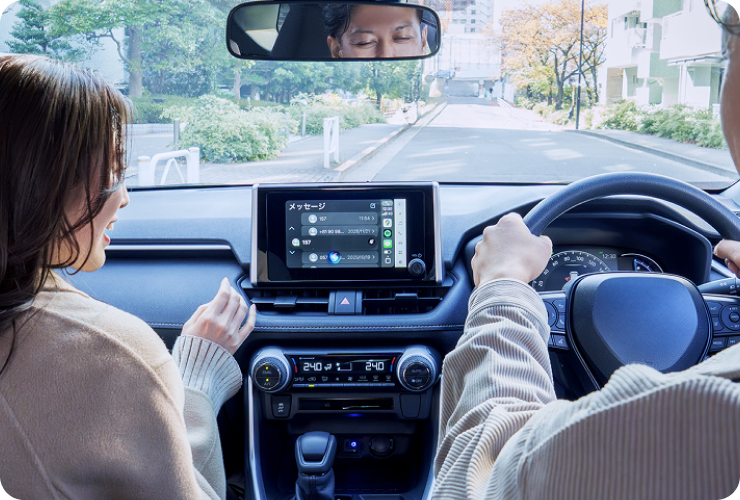 Car TV Mate MAX製品と車内使用イメージ